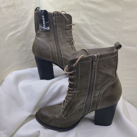 Size eight express boots - Picture 3 of 4